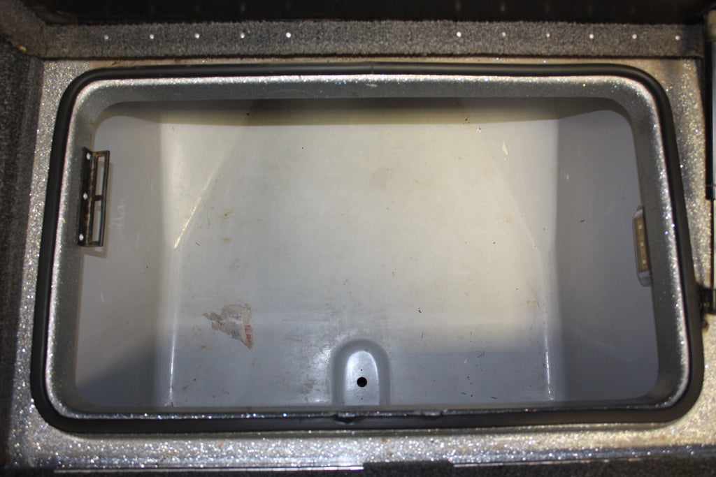 NPDTR0002 2012 TRITON 20XS FRONT CENTER COMPARTMENT