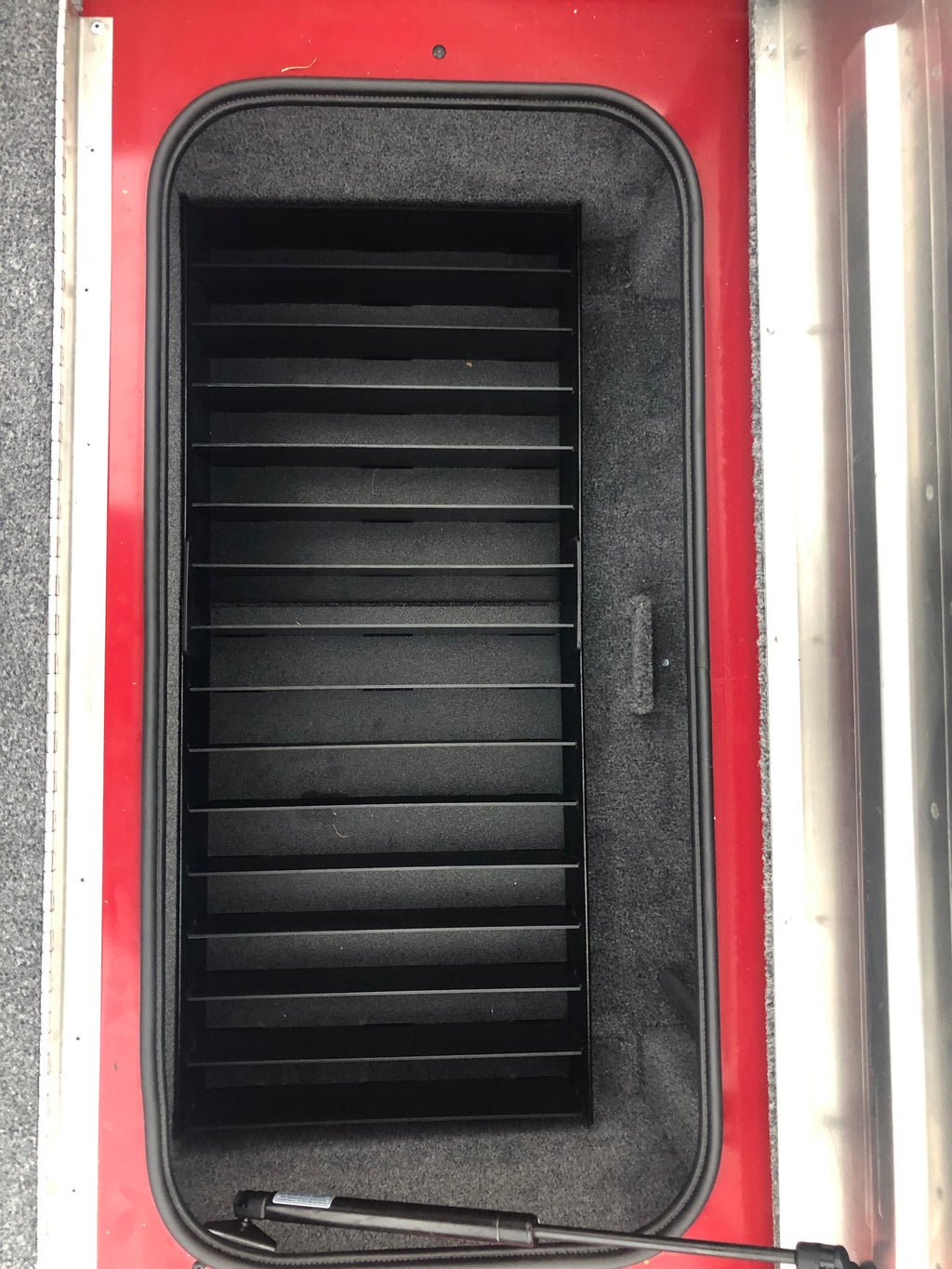 NPDTRAC0001 2022 TRACKER PRO 195 CENTER COMPARTMENT PLANO TRAY/SOFT PLASTICS