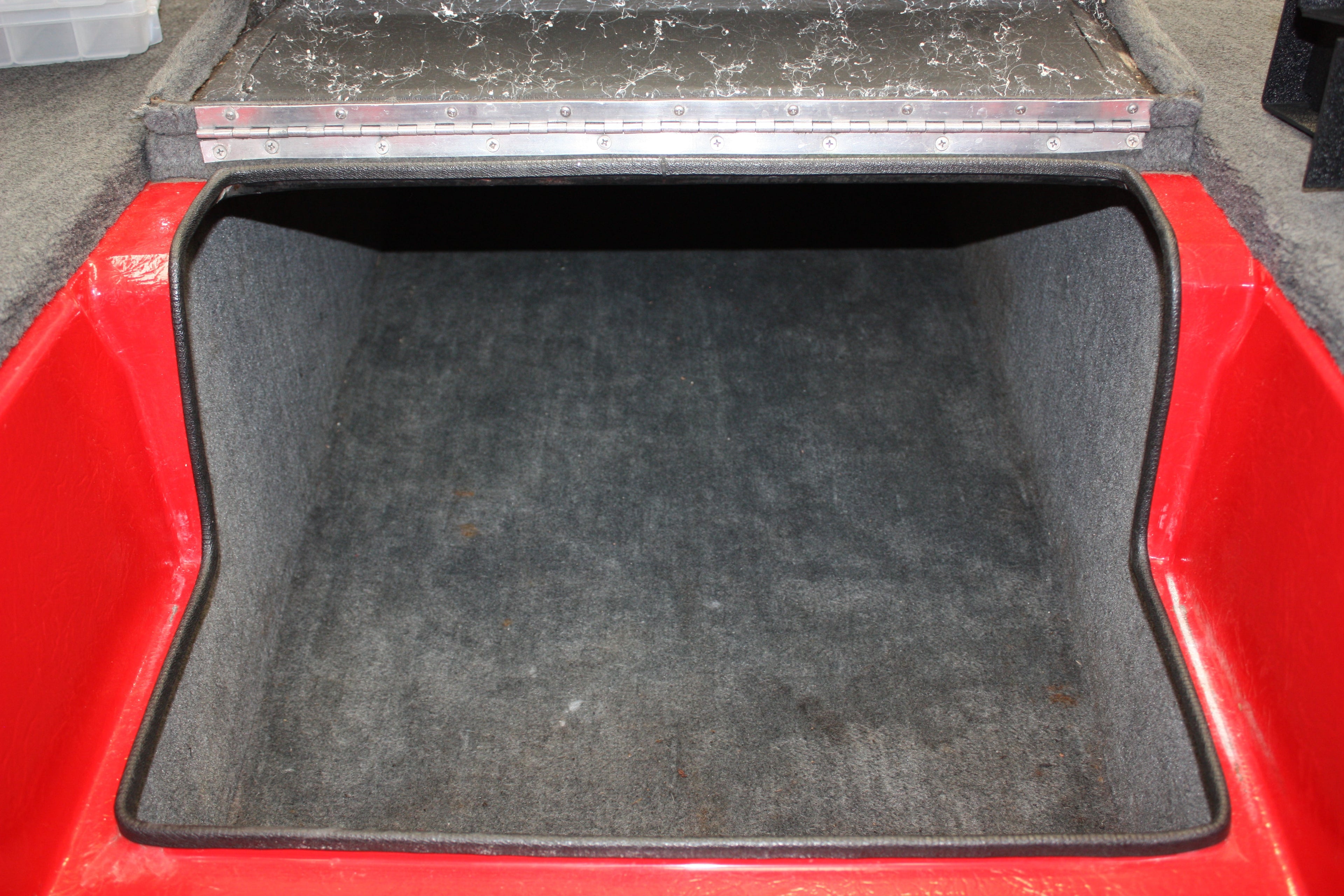 NPDBUL0001 1999 BULLET 21XDC CENTER COMPARTMENT