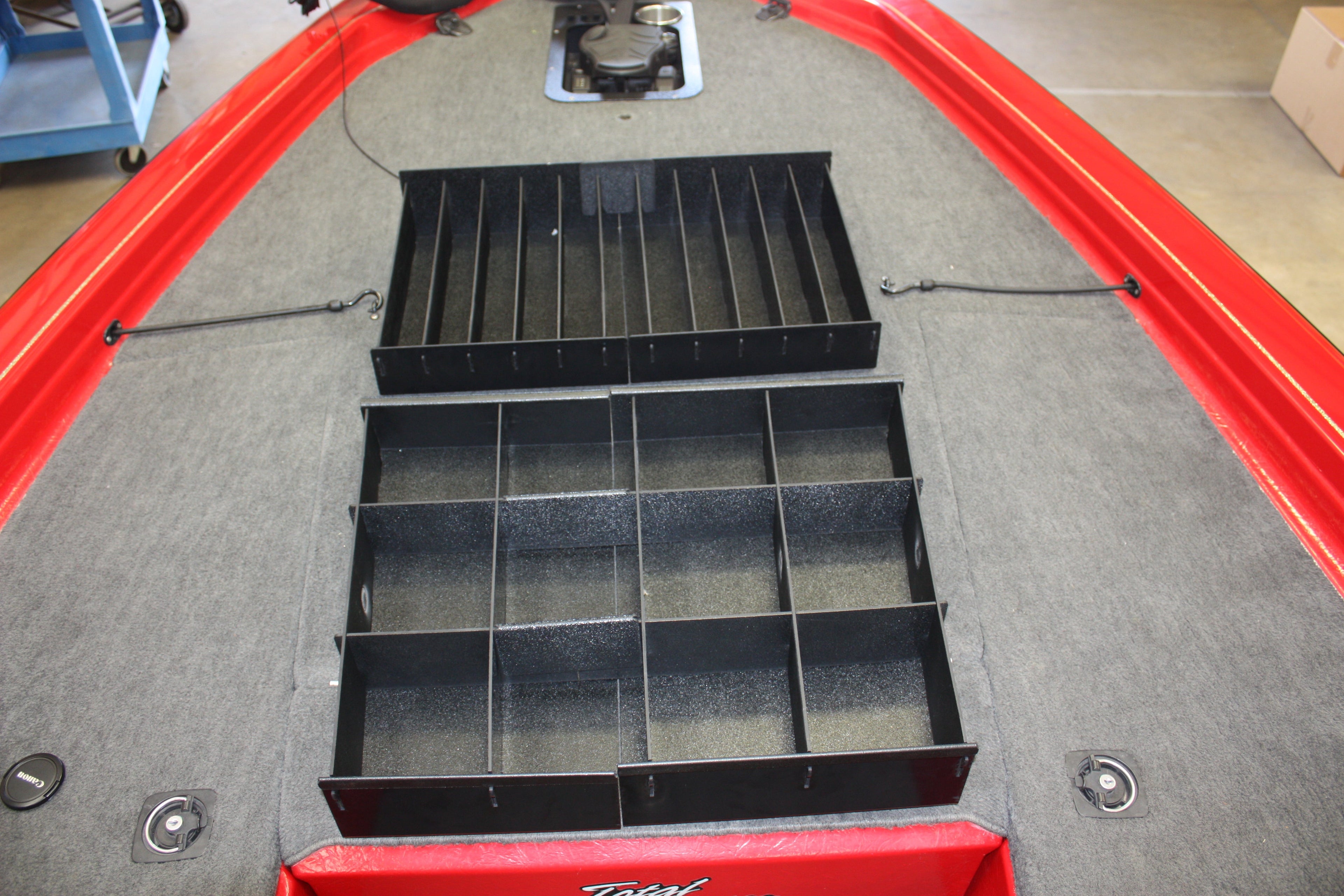 NPDBUL0001 1999 BULLET 21XDC CENTER COMPARTMENT