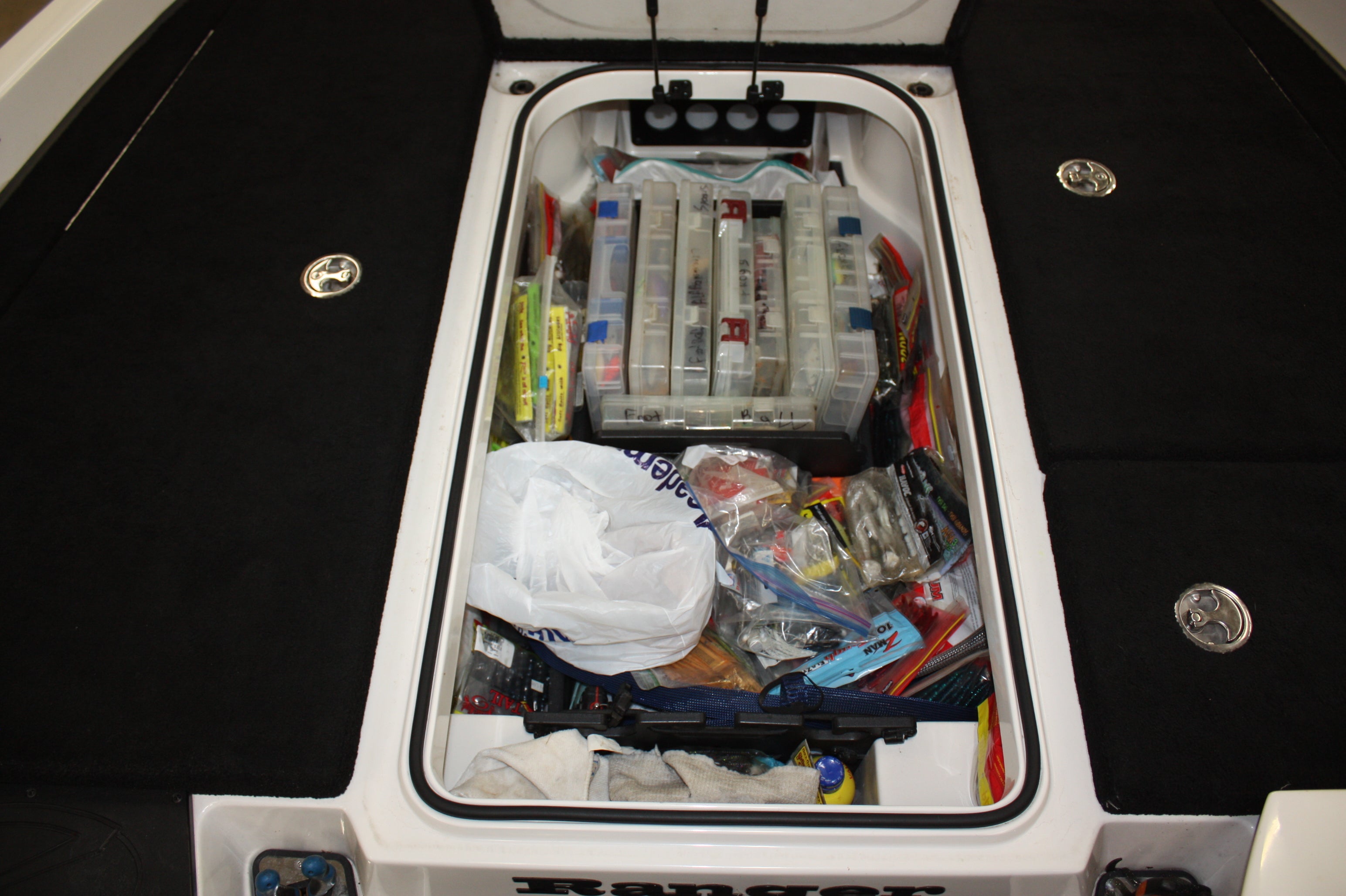 NPDRANG0021   2019 Ranger®  Z519 / Z518 CENTER COMPARTMENT KIT