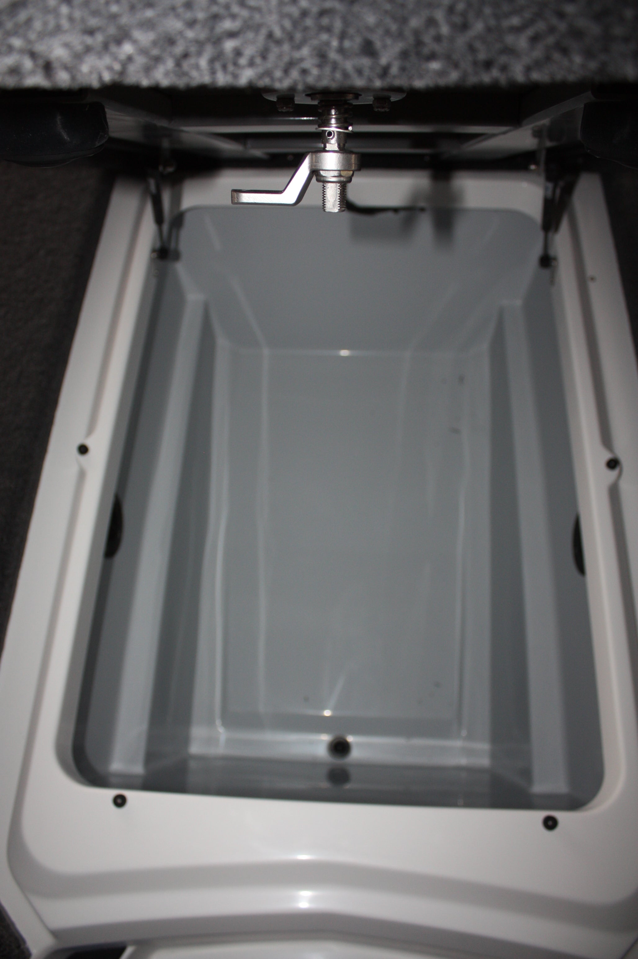 NPDIK0005  iKon VLX, VLS, VLE 20 CENTER COMPARTMENT KIT