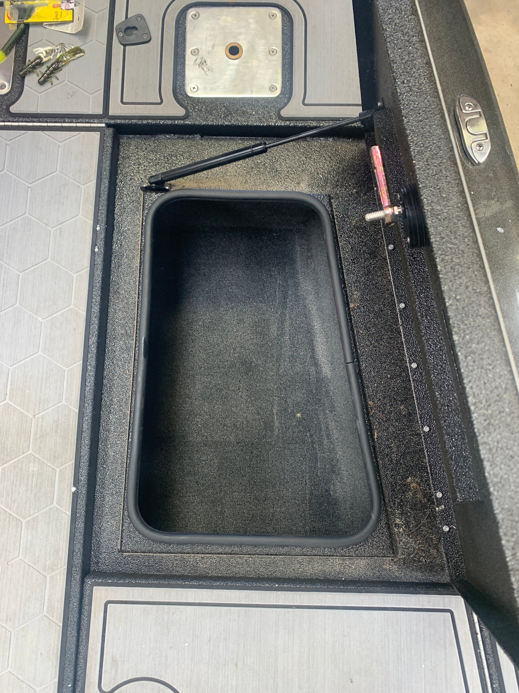 NPDAVD0002 AVID 2022 20XB STARBOARD STORAGE COMPARTMENT