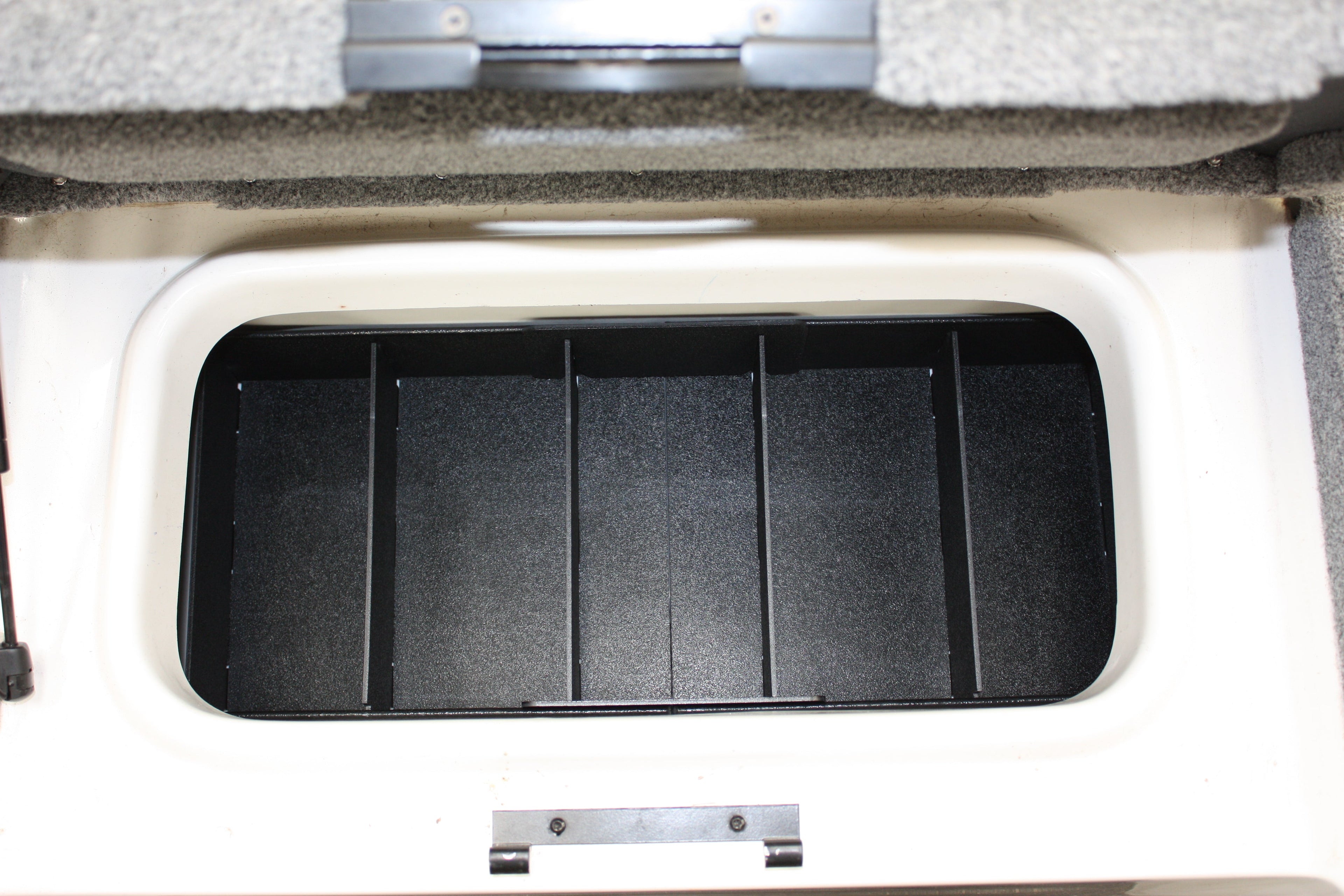 NPDSK0031 Skeeter® TZX190 / 2018 ZX 190 COOLER COMPARTMENT