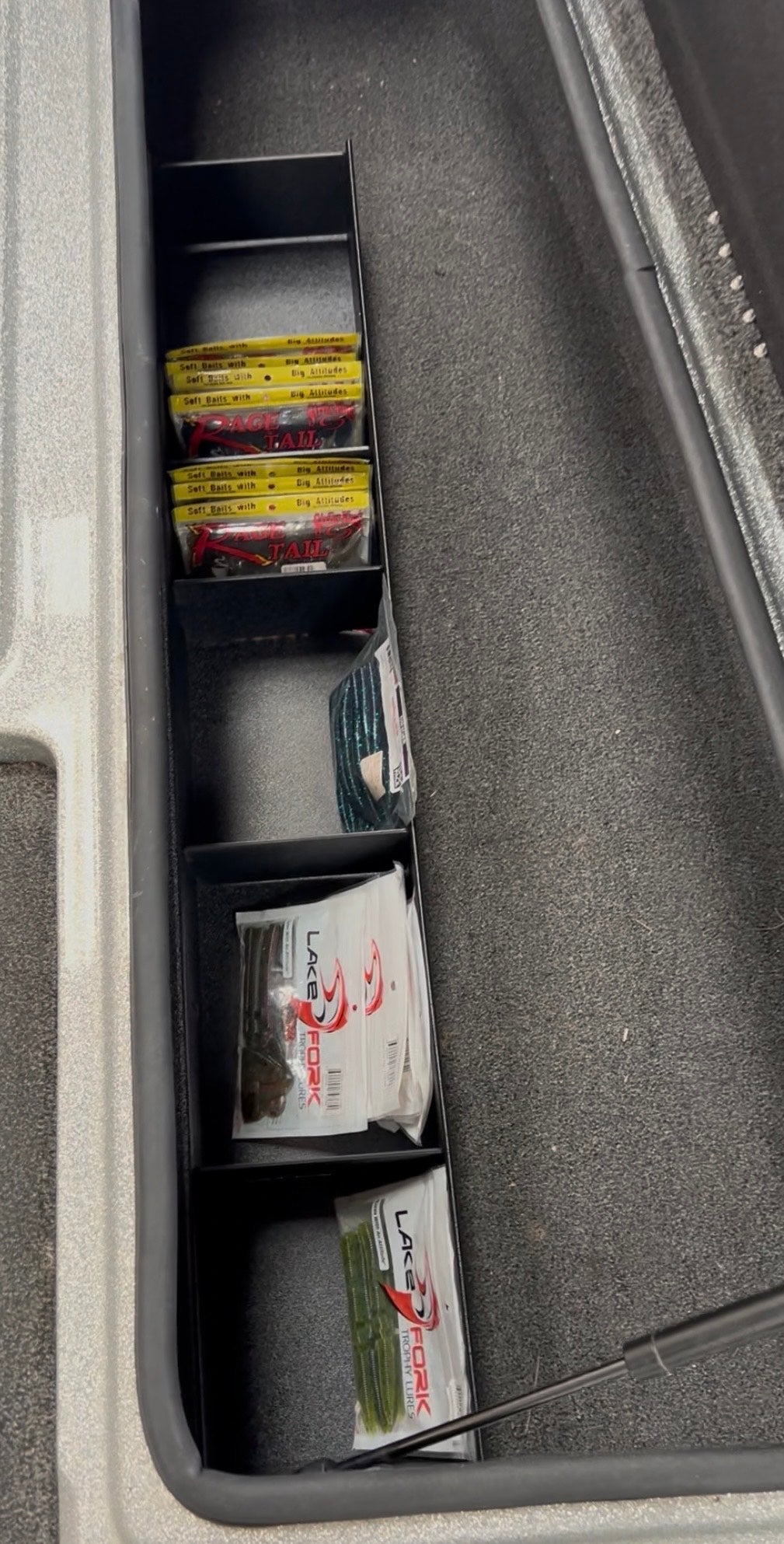 NPDLEG0005 2013 LEGEND ALPHA 211 SOFT PLASTICS TRAY PORT / STARBOARD ROD LOCKER